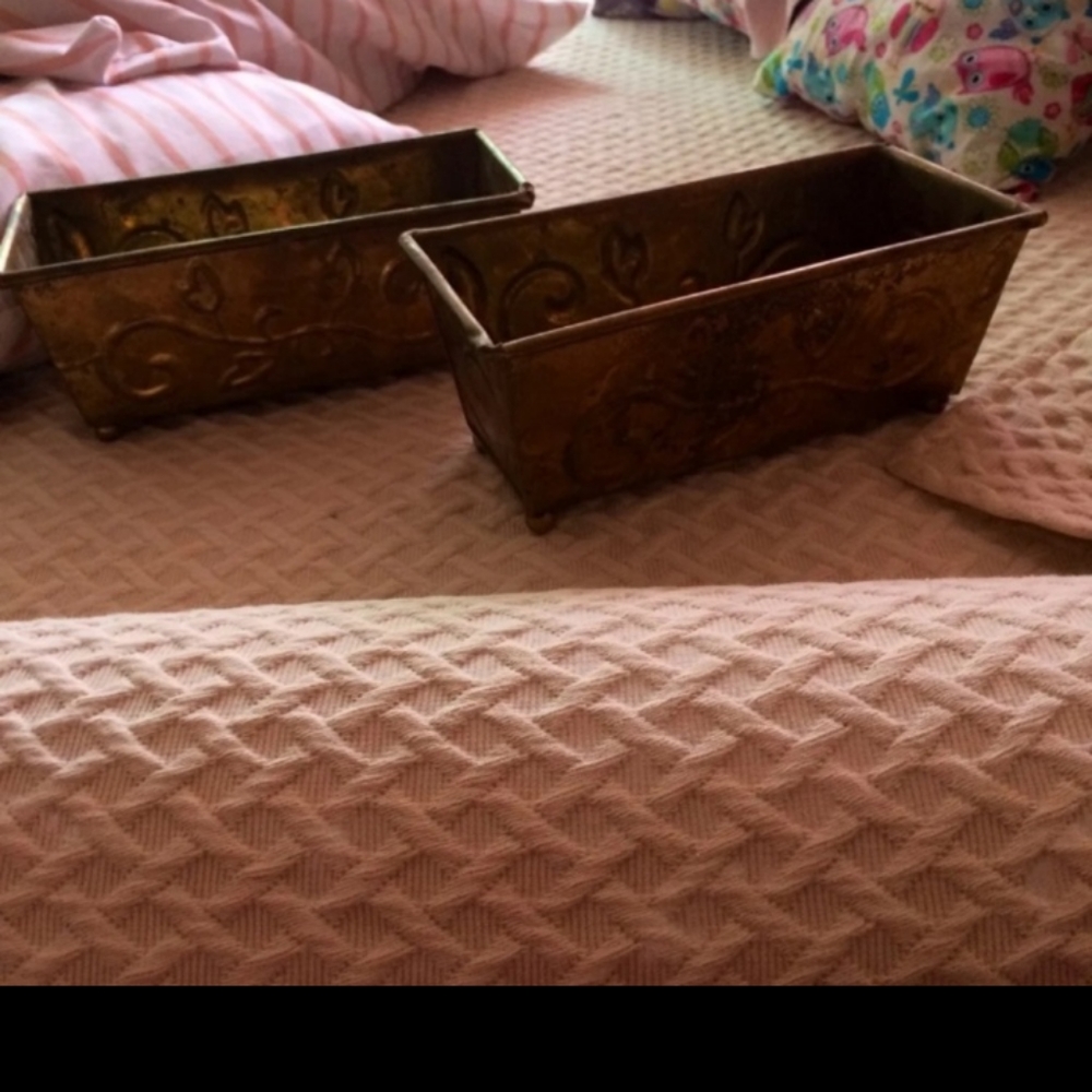 2 brass planters